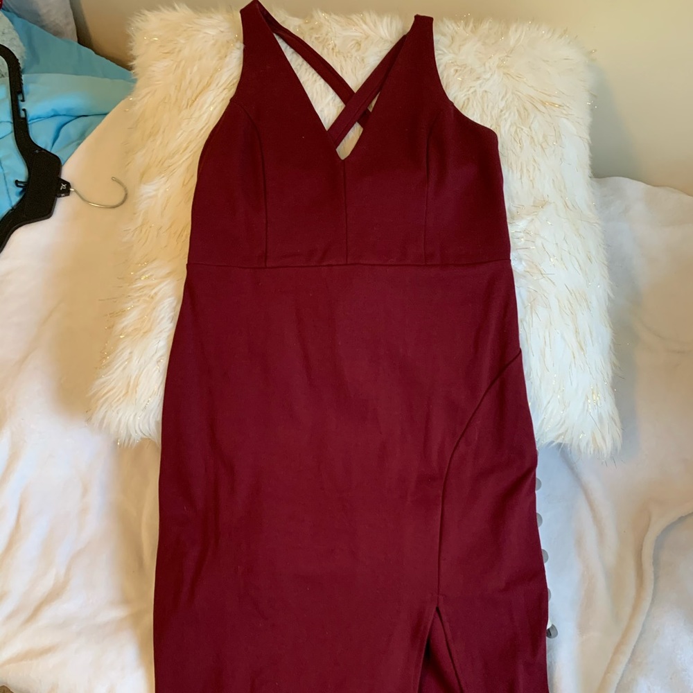 Deep v neckline and cross strap detailed dress